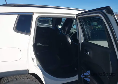 2018 Jeep Compass Latitude 4X4 from USA, damaged, VIN 3C4NJDBB9JT393364